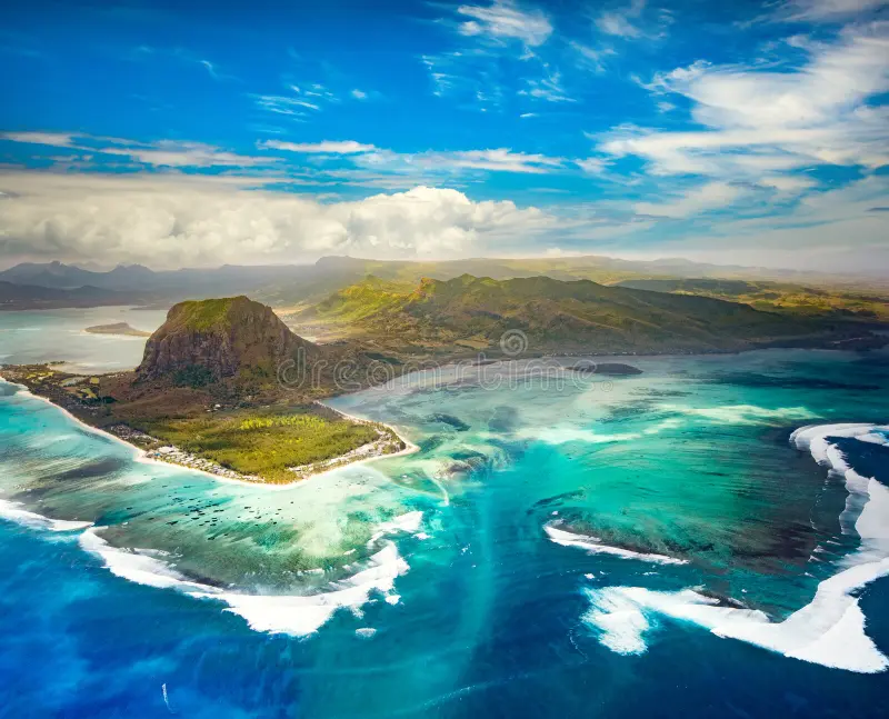 aerial-view-underwater-waterfall-mauritius-le-morne-brabant-peninsula-amazing-landscape-81988472 aerial-view-underwater-waterfall-mauritius-le-morne-brabant-peninsula-amazing-landscape-81988472