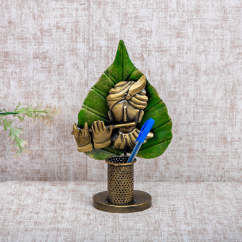 This is a beautiful pen holder